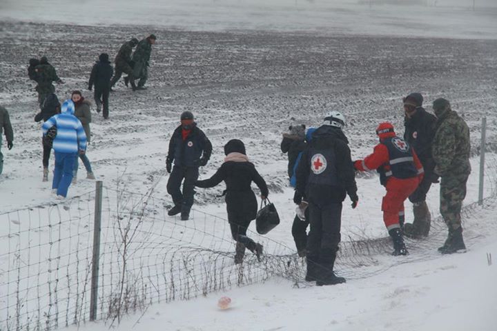 Помоћ Црвеног крста Војводине на завејаним путевима у Војводини