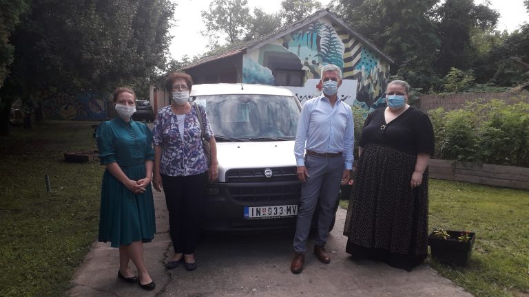 Возило за Црвени крст Сремски Карловци