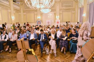 Read more about the article У Сомбору отворена изложба радова породица несталих