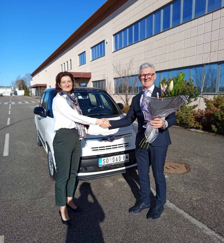 Захвалност компанији “Фиорано” на донацији возила Црвеном крсту Војводине