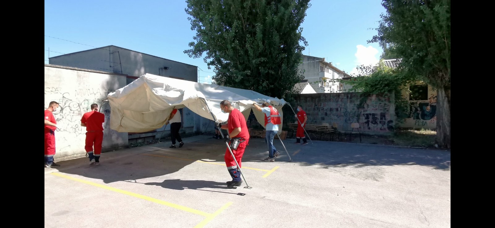 You are currently viewing Шатор испред COVID-19 амбуланте