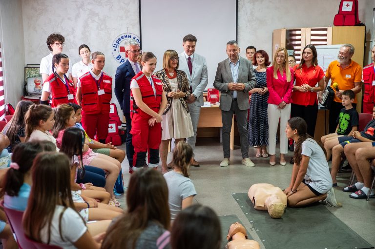 Посета деци у Одмаралишту Црвеног крста на Вршачком брегу